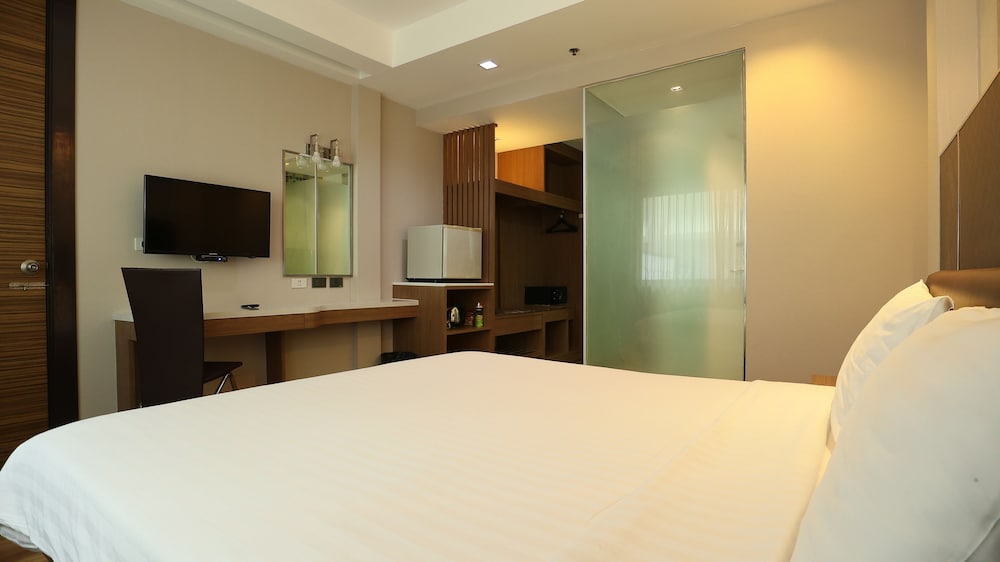Family Room, 2 Bedrooms, Accessible, City View photo 2