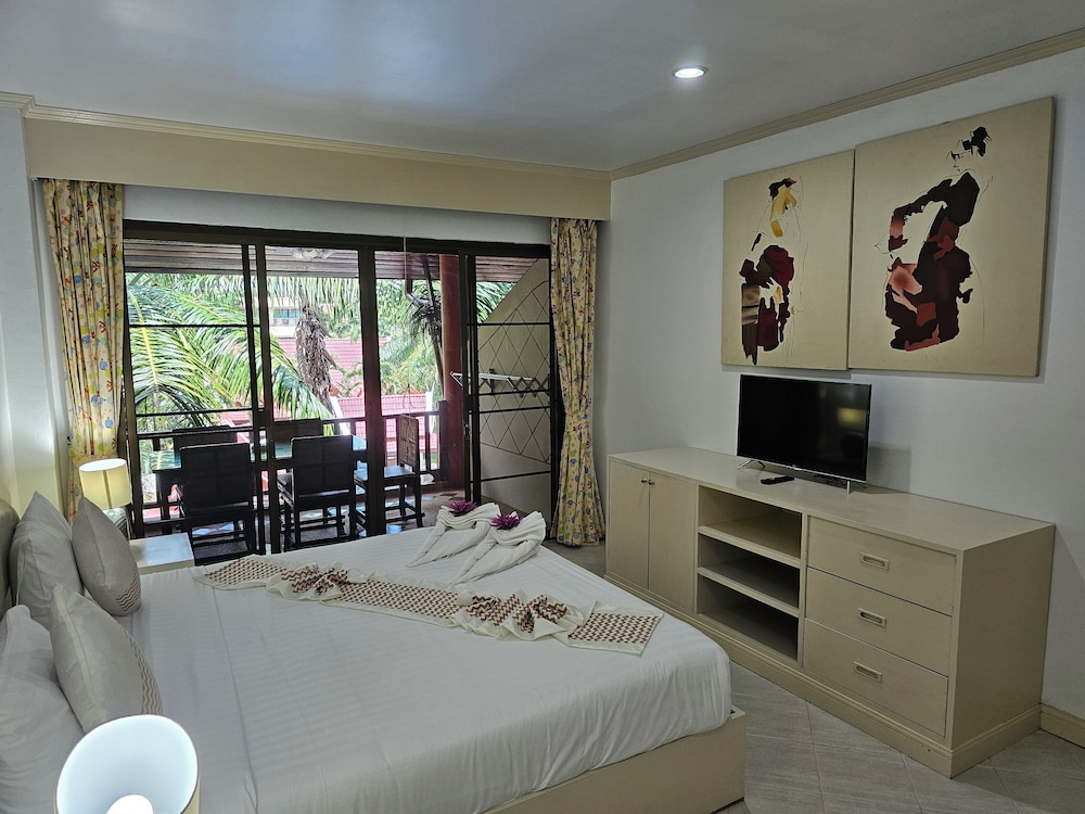 Family Apartment, 3 Bedrooms, Terrace, Pool View - Photo 47
