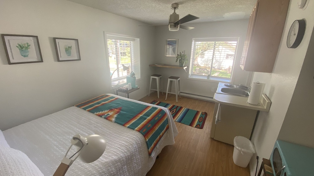 Standard Room, 1 Queen Bed