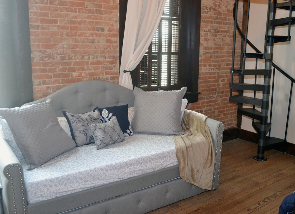 Luxury Loft, Multiple Beds photo 3