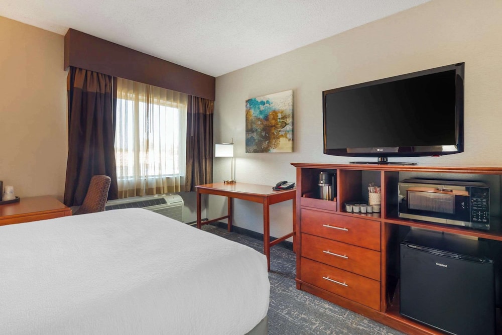 Suite, 2 Queen Beds, Non Smoking - Photo 2