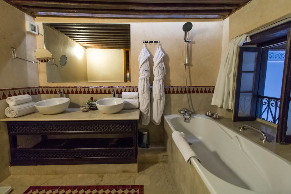 Superior Suite, Private Bathroom, Pool View (Ambassadeur) photo 3