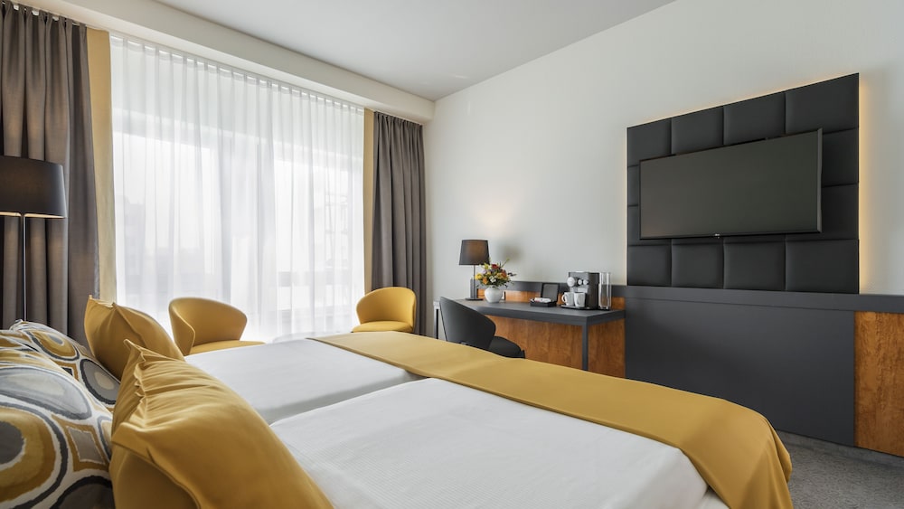 Deluxe Room, Courtyard View - Photo 2