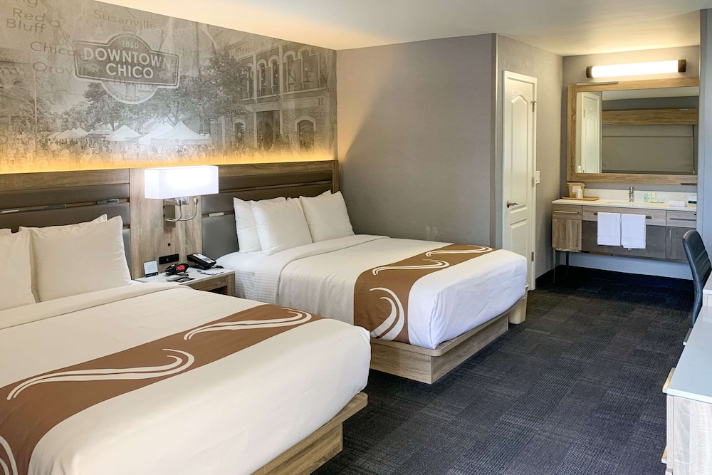 Standard Room, 2 Queen Beds, Non Smoking - Photo 2