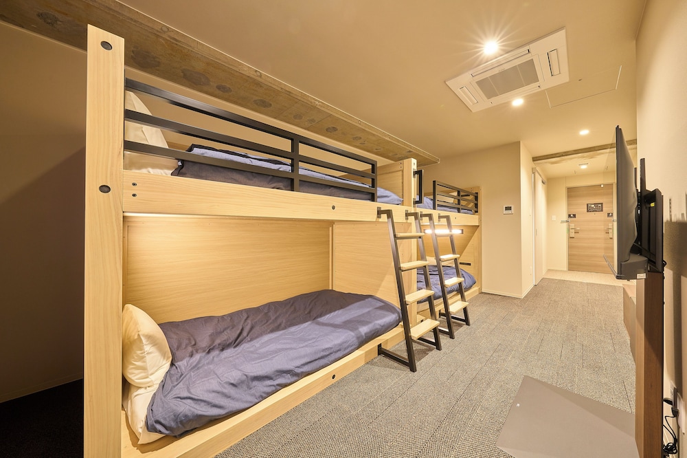 Private Room for 4-5 with Private Shower room, Non Smoking(2 Bunk Beds + Sofa)