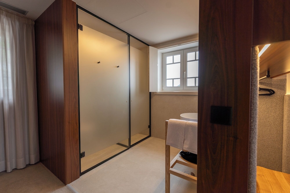 Basic Double or Twin Room, 1 Bedroom (with extra-bed) - Photo 4