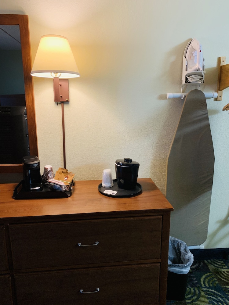 Room, 2 Queen Beds, Non Smoking - Photo 3