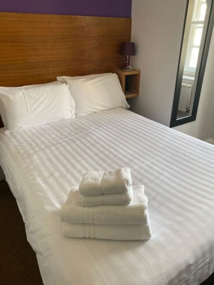 Value Twin Room Ensuite (No lift access - 40 steps) photo 2