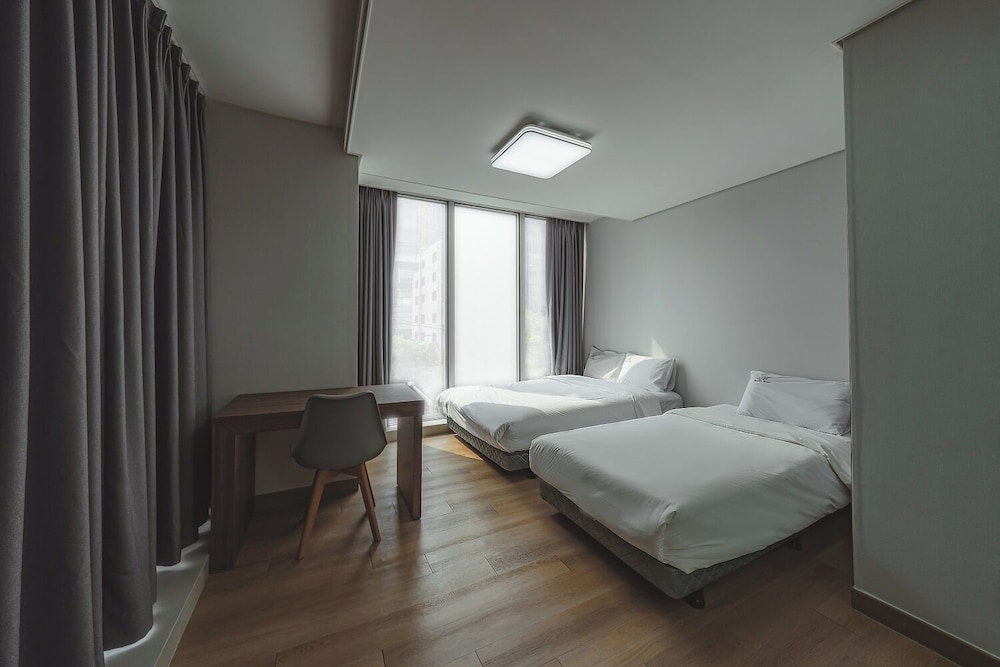 Premium Suite - Photo 4