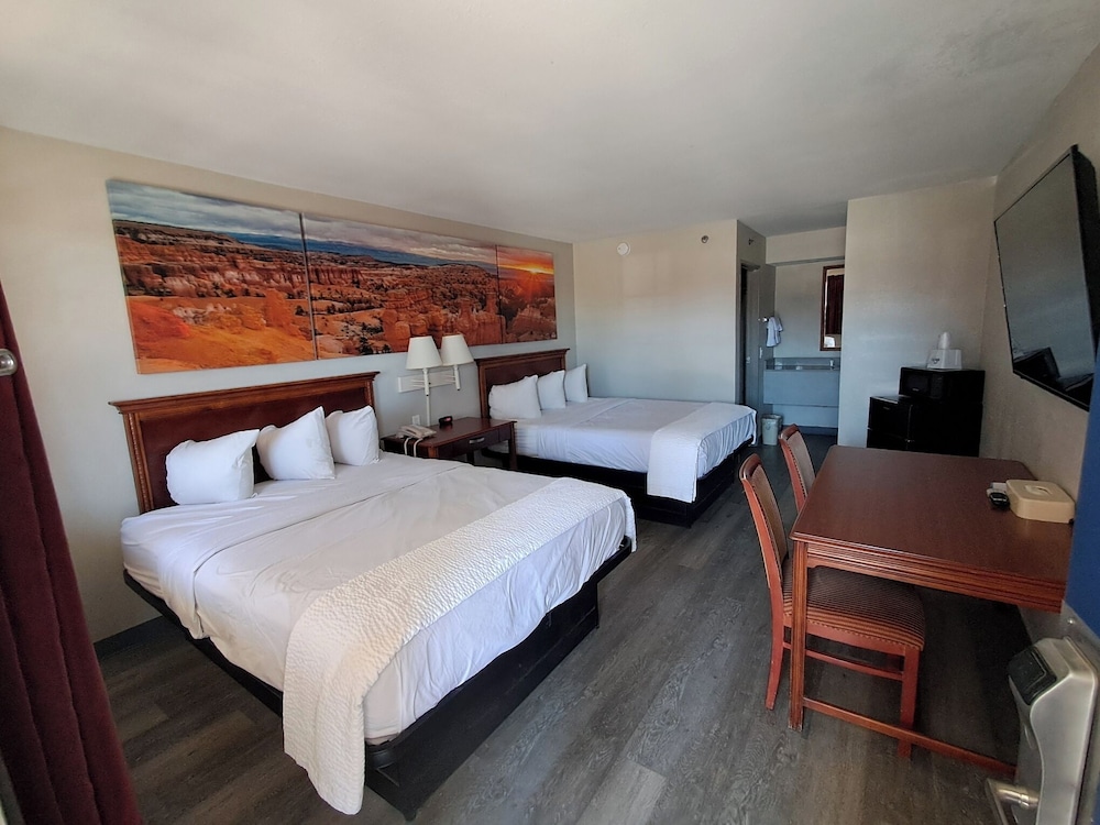 Room, 2 Queen Beds, Non Smoking - Photo 1