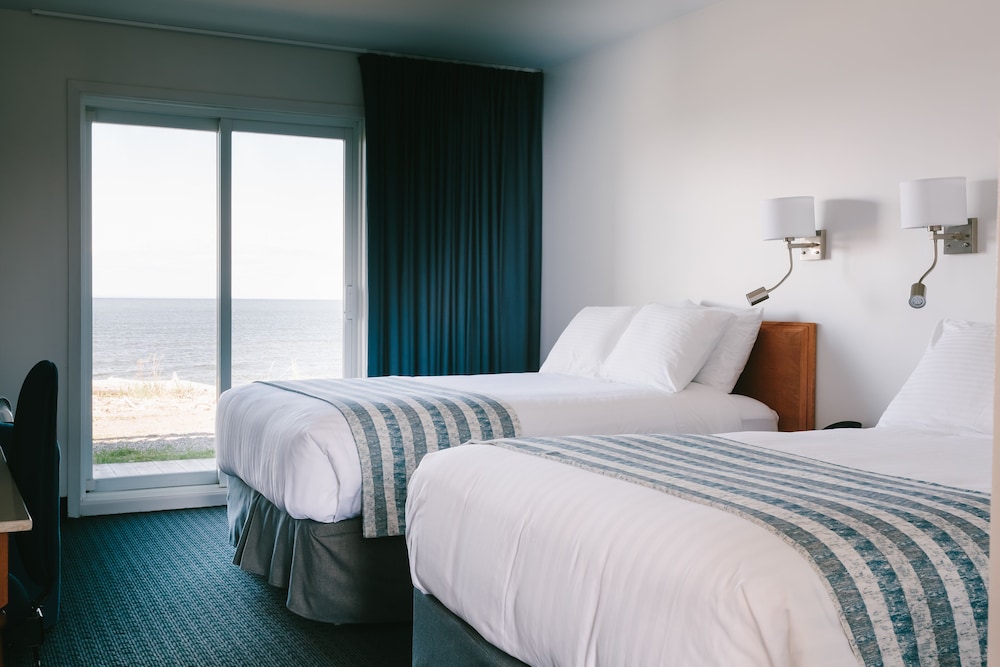 Standard Room, 2 Double Beds, River View