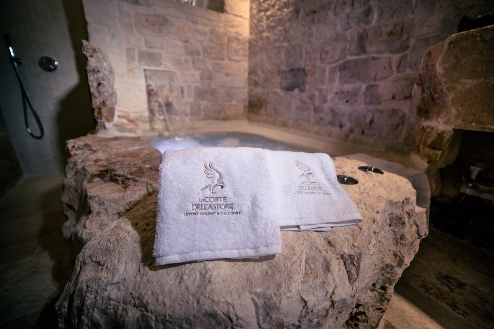 Honeymoon Double Room, Jetted Tub (Trullo Smeriglio) photo 3