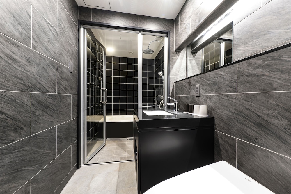 Premier Twin Room, Non Smoking (Eco Plan - No Cleaning Service) - Photo 3