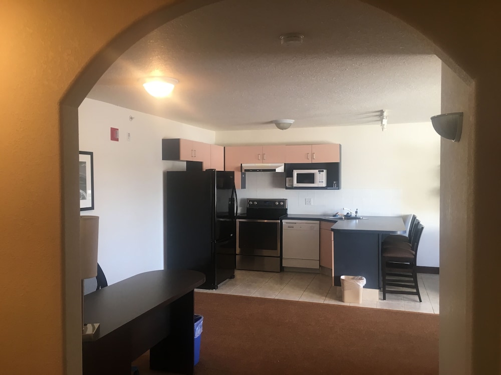 Executive Suite, 1 Queen Bed, Kitchen photo 1