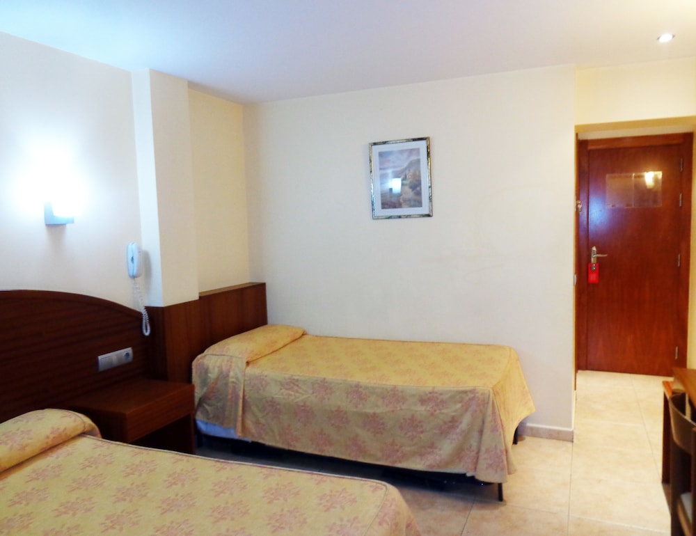Double Room with 2 Single Beds photo 2
