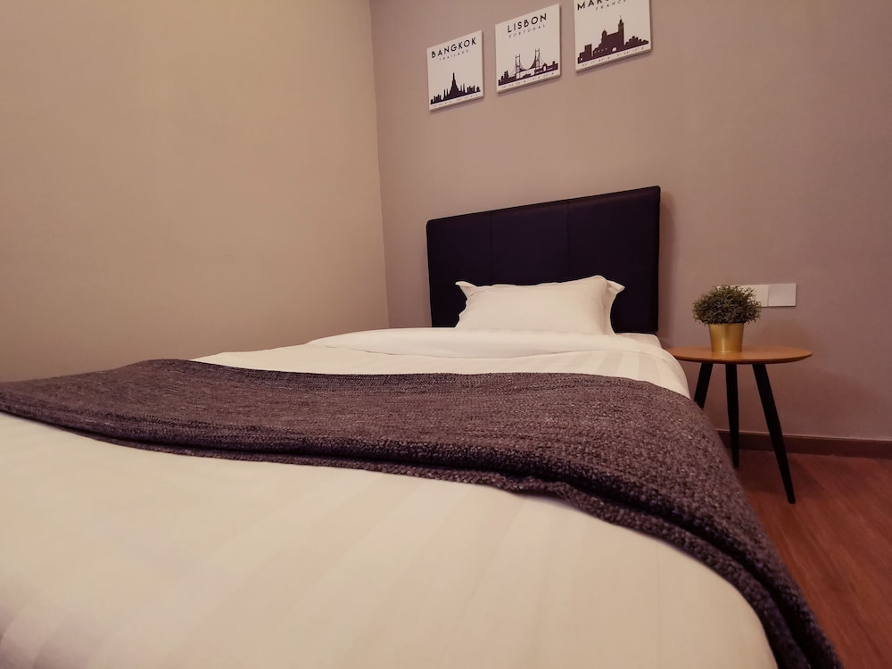 Basic Single Room, 1 Twin Bed, No Windows photo 1