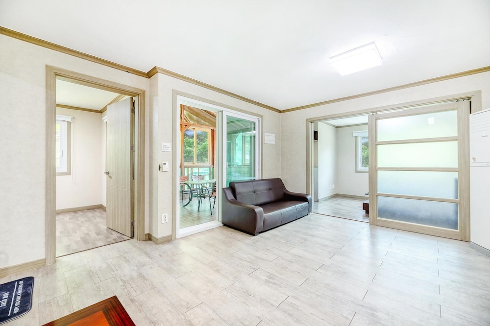 Basic Room, 2 Bedrooms (202)