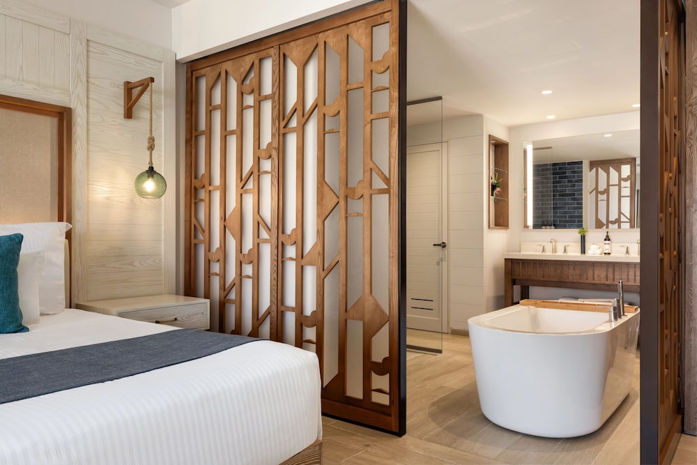 Preferred Club Junior Suite Swim Out King With Sofa Bed