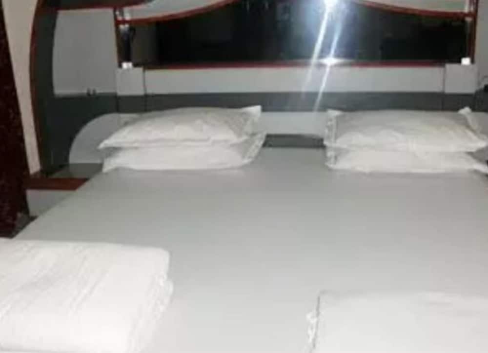 Deluxe Room - Photo 4