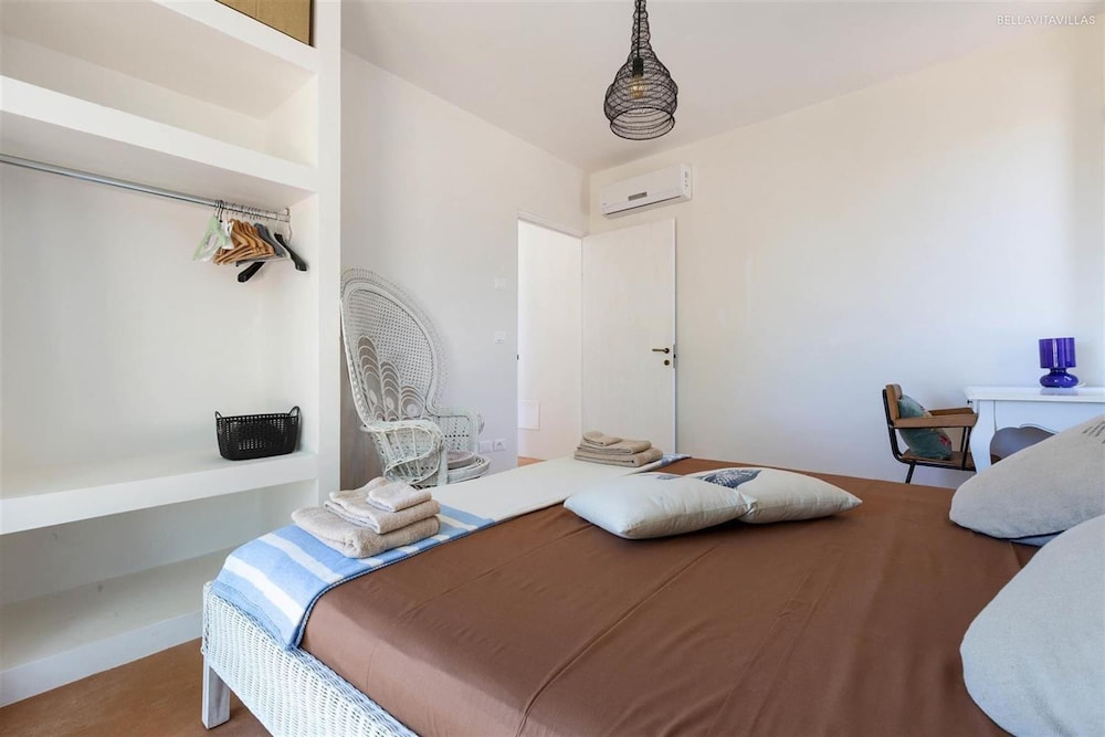 Villa photo 2