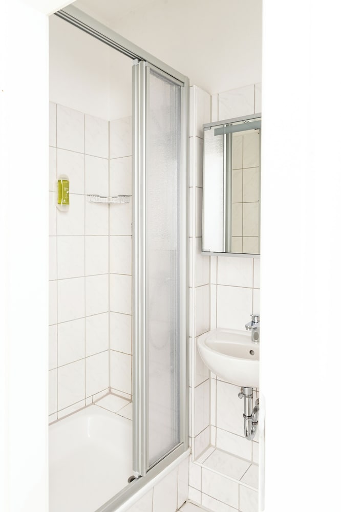 Basic Single Room photo 3