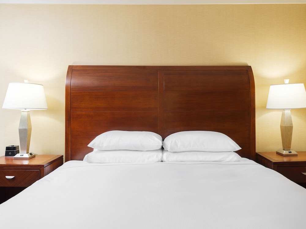Junior Suite, 1 King Bed With Sofa Bed (Large Tub) - Photo 4
