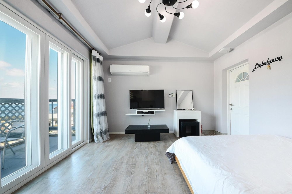 Basic Room, 1 Bedroom (Atom (1F/Private BBQ)) - Photo 4