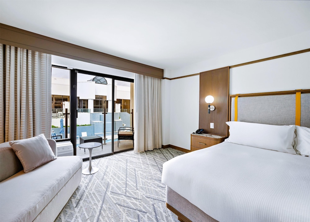 Room, 2 Queen Beds, Accessible, Poolside (Hearing) - Photo 1