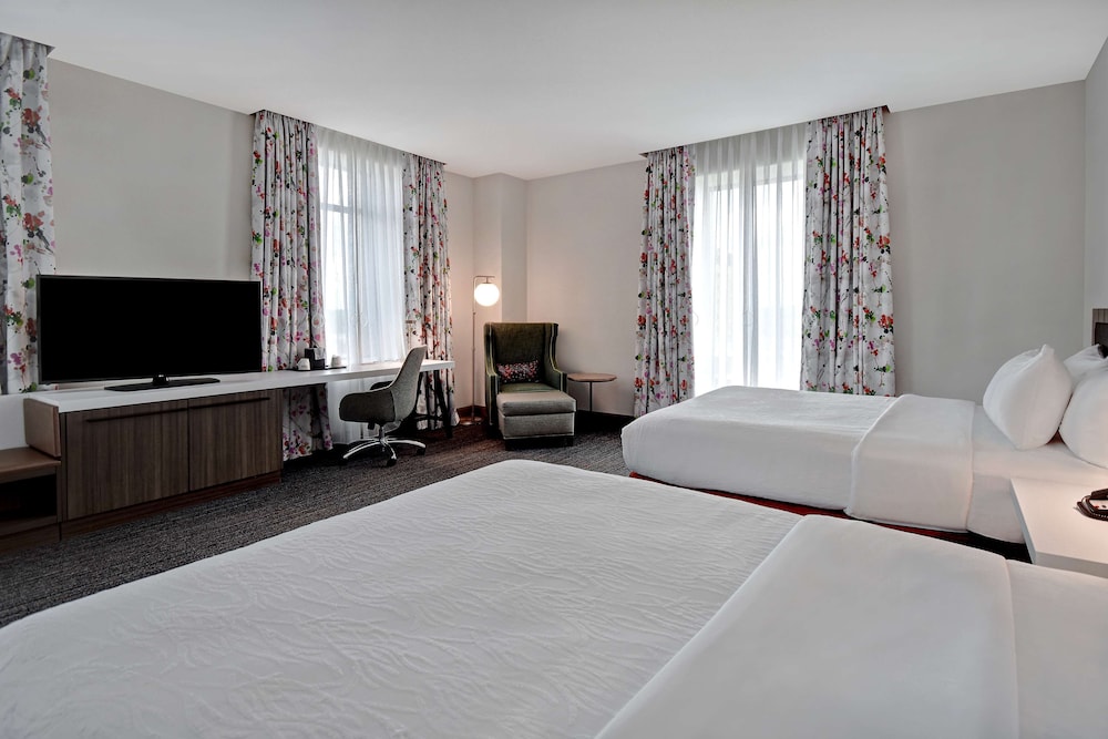 Room, 2 Queen Beds, Accessible (Roll-In Shower) - Photo 1