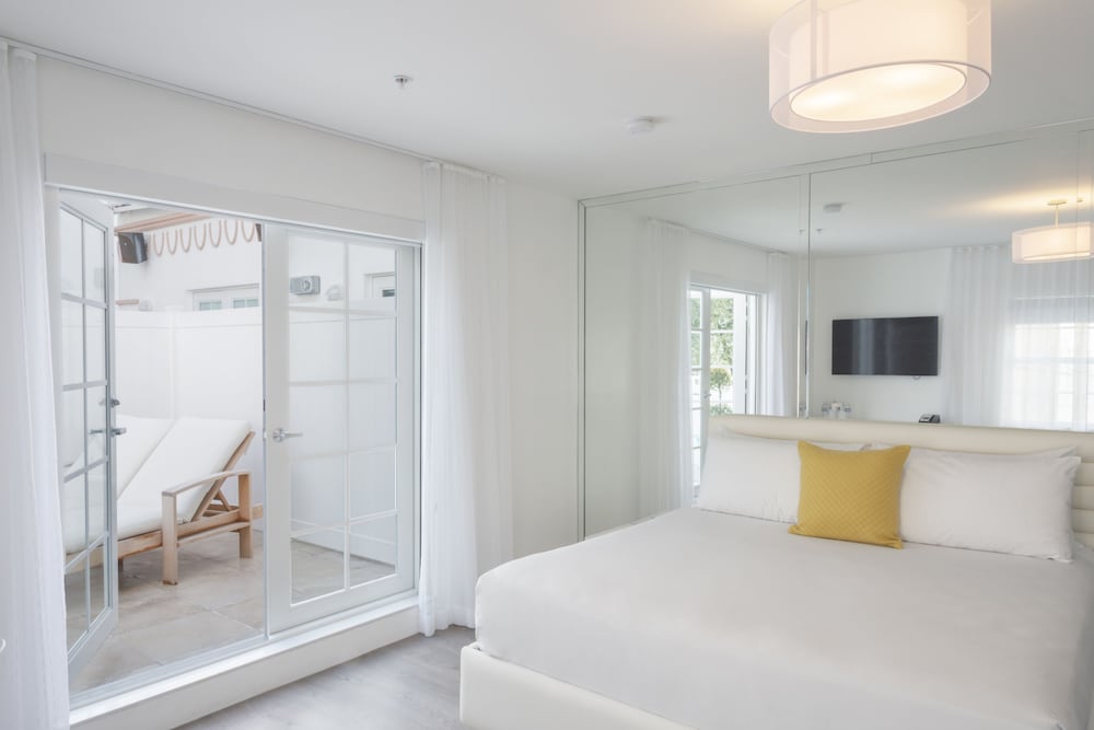 Villa Penthouse Room with Terrace 1 King Bed - Photo 3