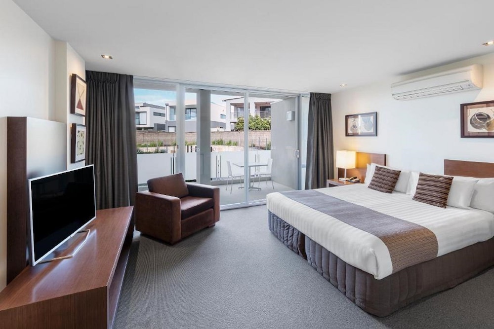 Deluxe Twin Room - Pool View