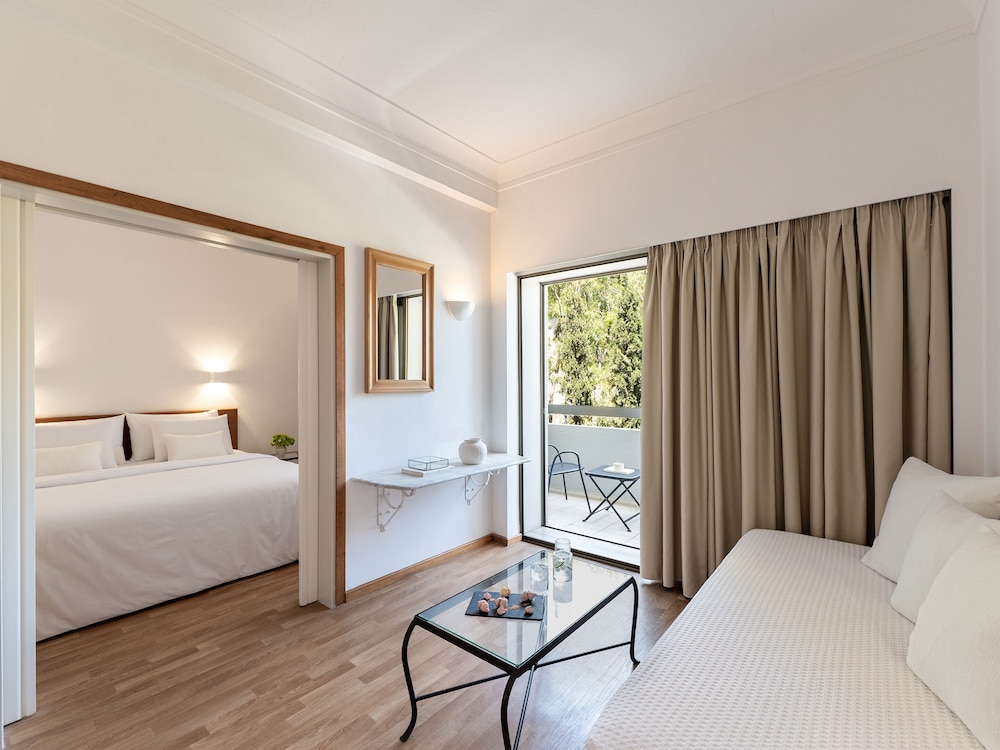 Family Guestroom Inland View - Photo 1