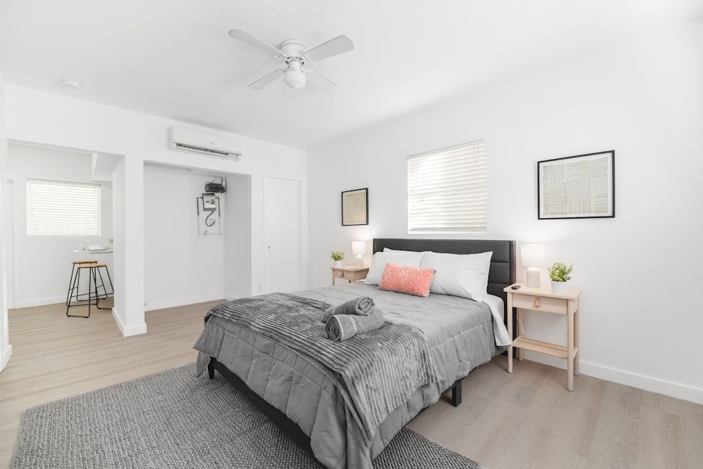 Standard Condo photo 1