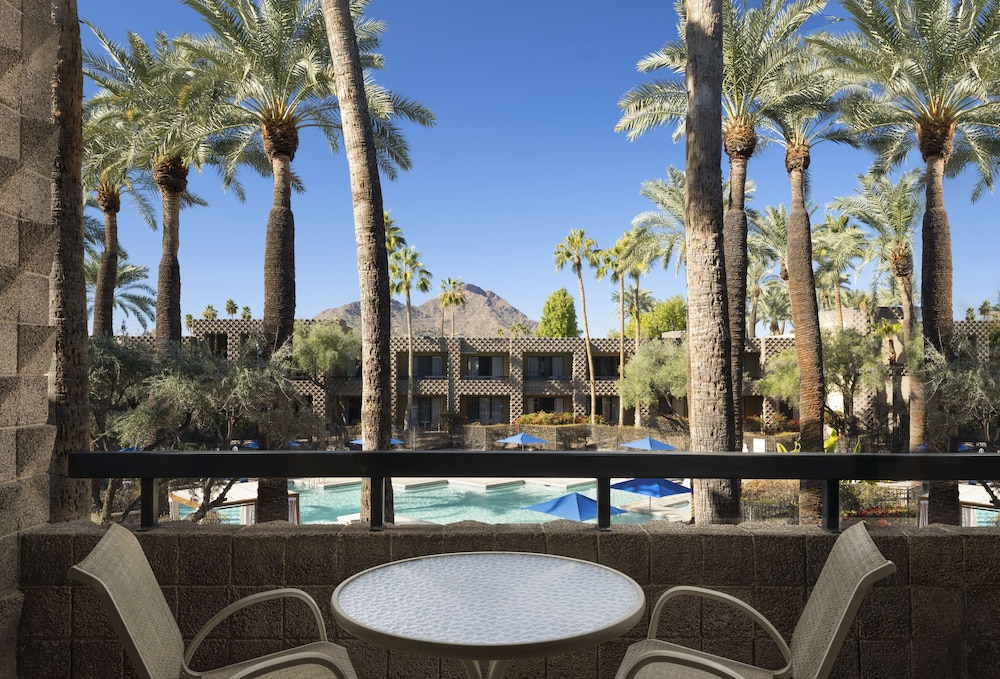 Room, 2 Queen Beds, Poolside (Roll-In Shower) - Photo 1
