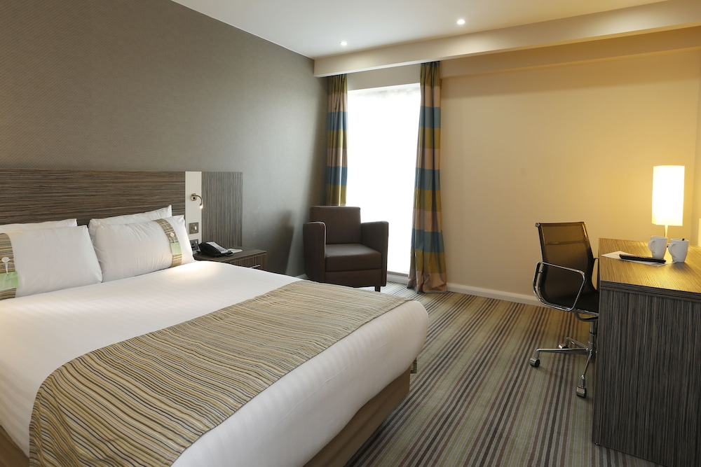Standard Room, 1 Double Bed (Airport View) - Photo 10