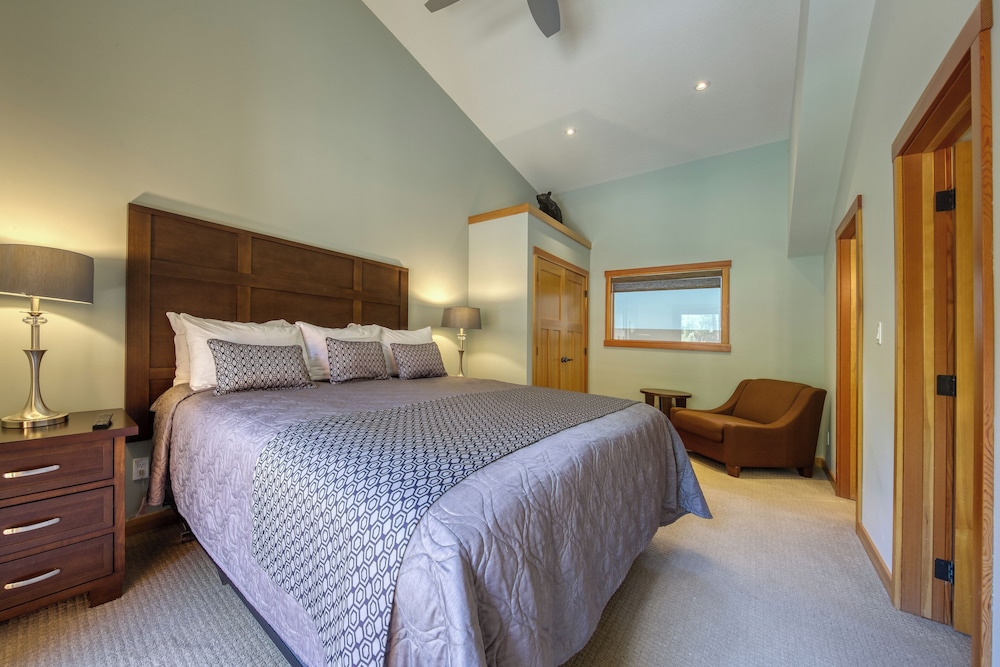 Luxury Townhome, 3 Bedrooms photo 3
