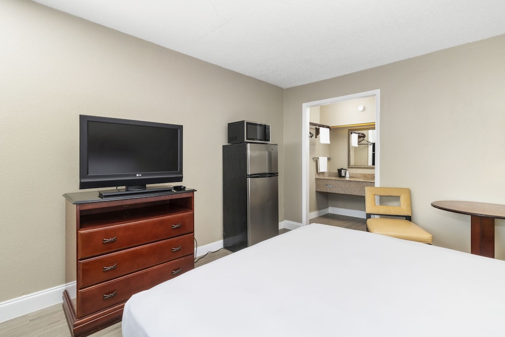 Room, 2 Double Beds, Non Smoking - Photo 2