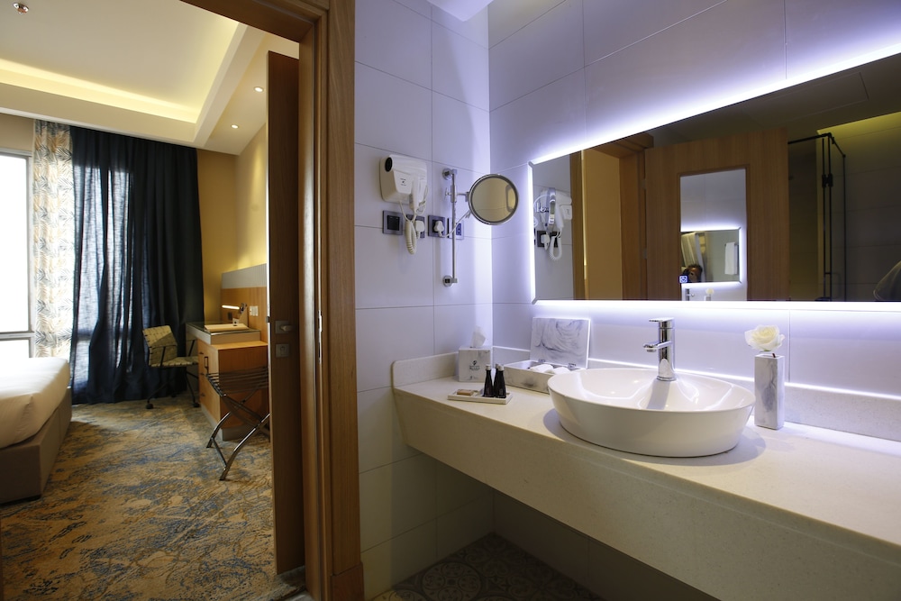 Deluxe Single Room, 1 King Bed - Photo 2