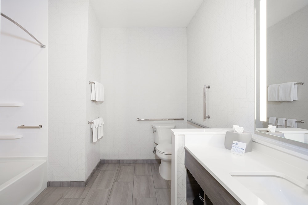 Suite, 2 Queen Beds, Accessible (Mobility, Accessible Tub)