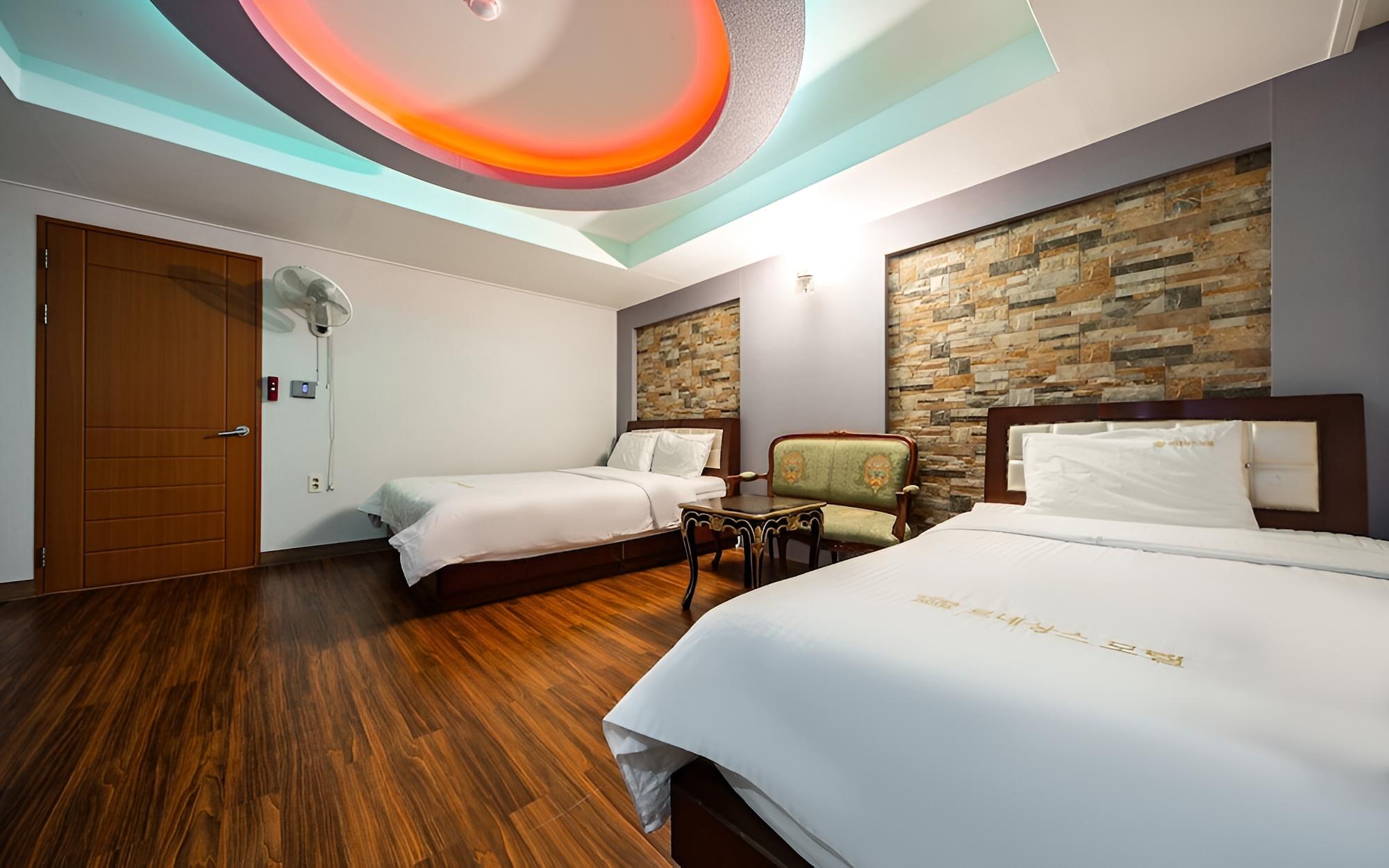Room (Deluxe Room Twin - Check-in 13:00 / C) - Photo 1