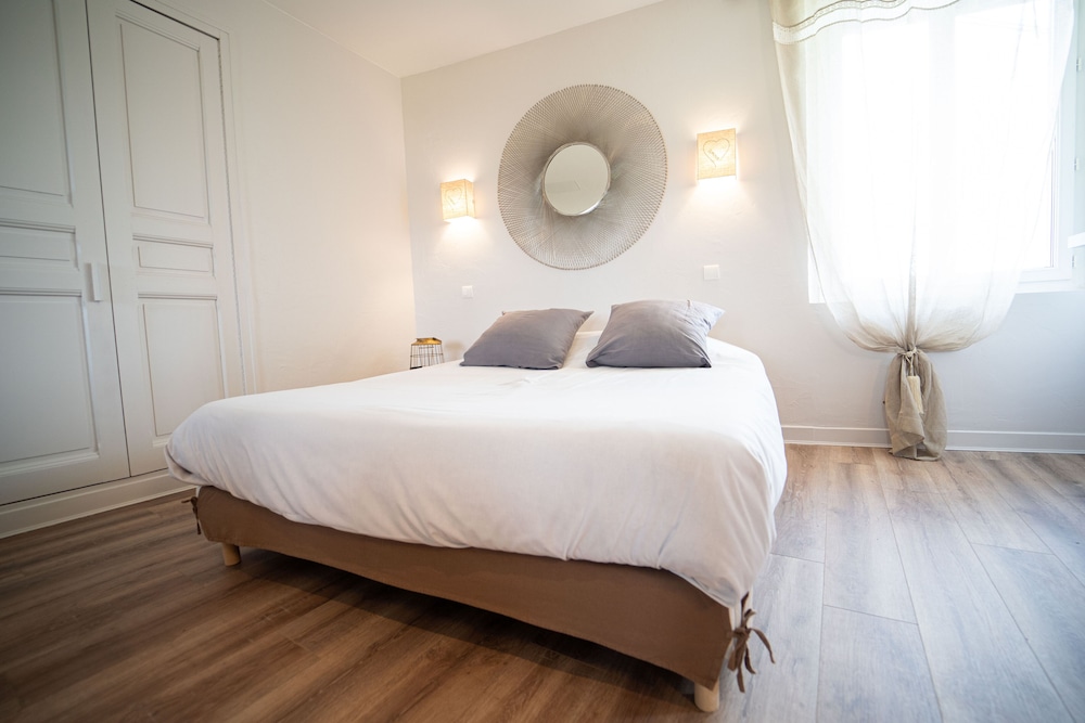 Suite, Mountain View (Coup de Foudre no. 26) photo 1