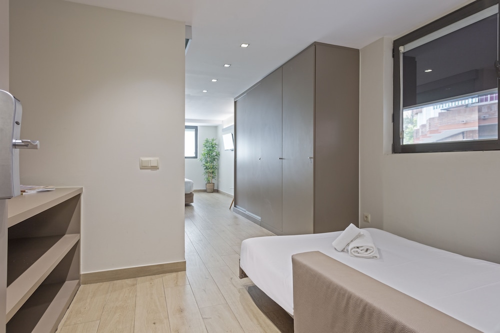 Basic Triple Room photo 3