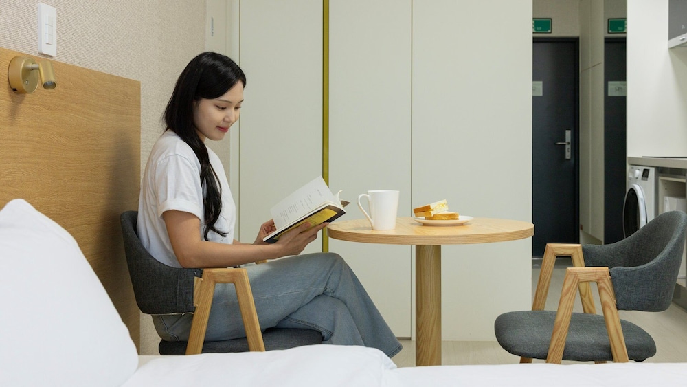 Deluxe Double Room, Non Smoking, City View photo 3