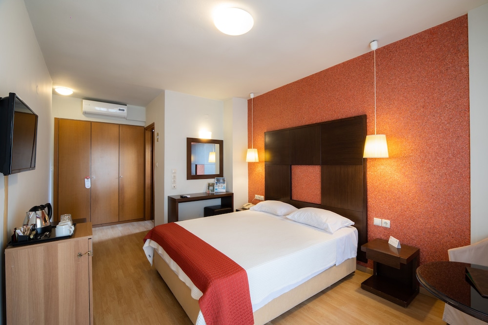 Double Room with balcony and Panoramic Volos View - Photo 5