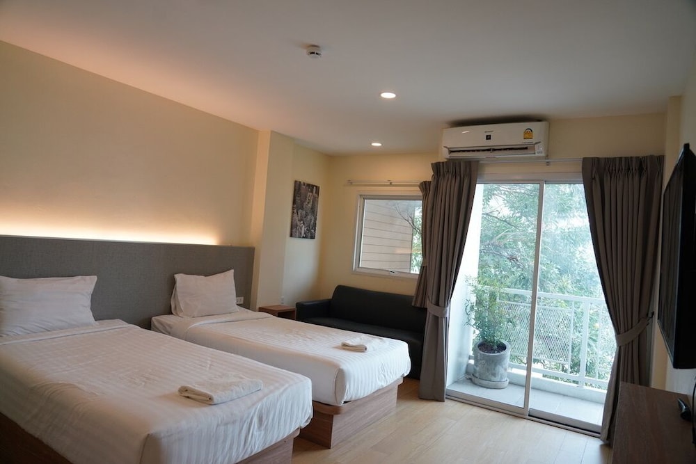 Deluxe Twin Room, City View