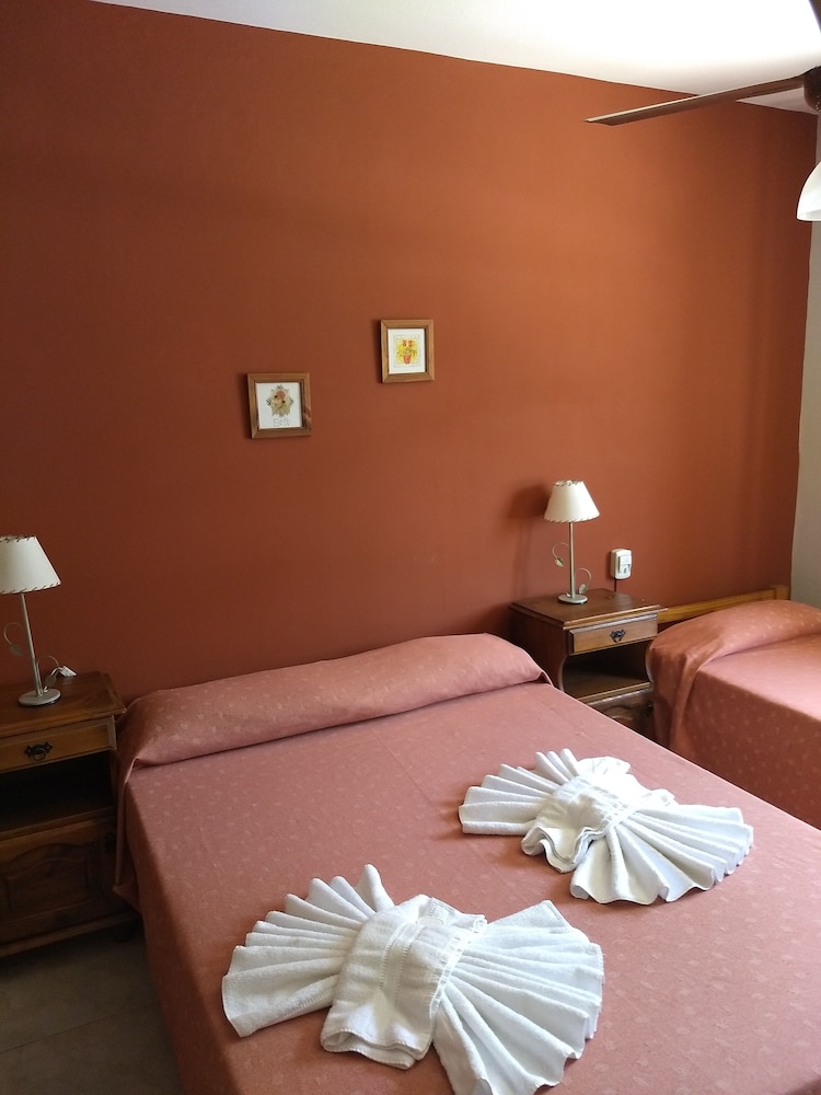 Triple Room, 1 Bedroom photo 2