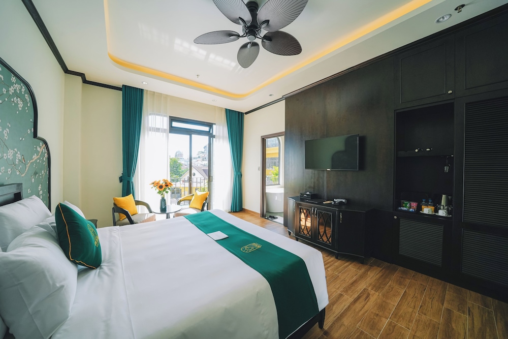 Premium Double Room - Photo 11