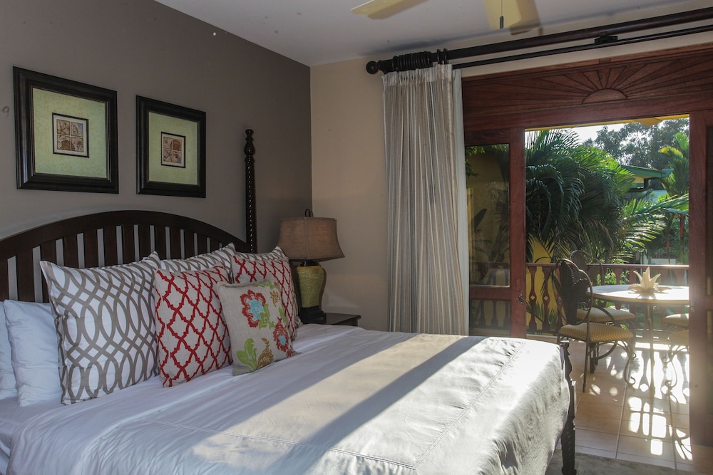 Deluxe Apartment, 2 Bedrooms, Pool View photo 2