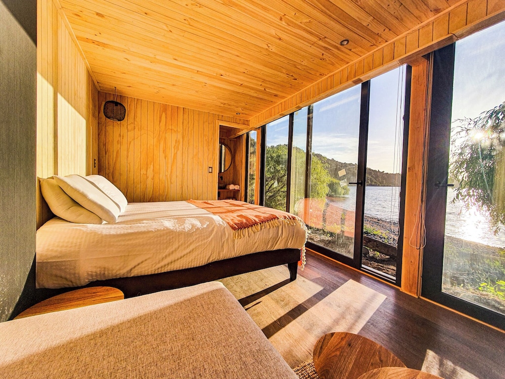 Comfort Cabin, 1 Bedroom, Terrace, Lake View photo 2