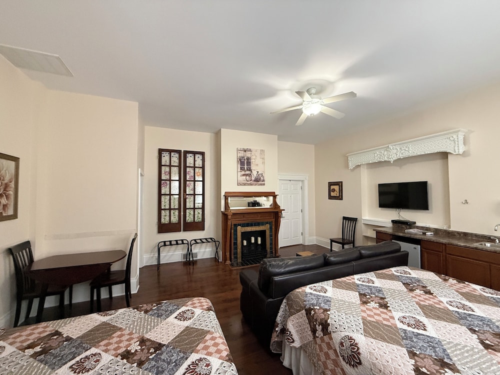 Studio Suite #2 photo 1